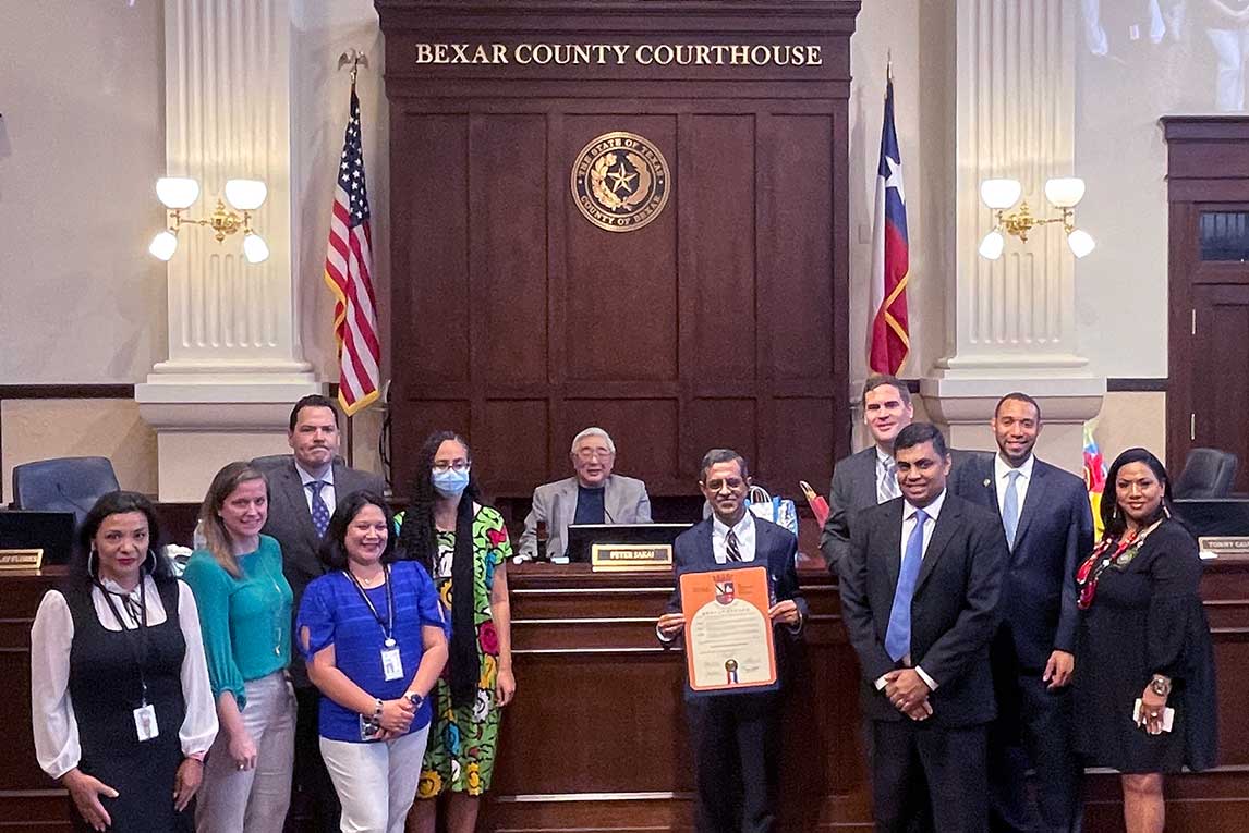 亚洲无码 officials at Bexar county Courthouse City Hall Proclamation signed